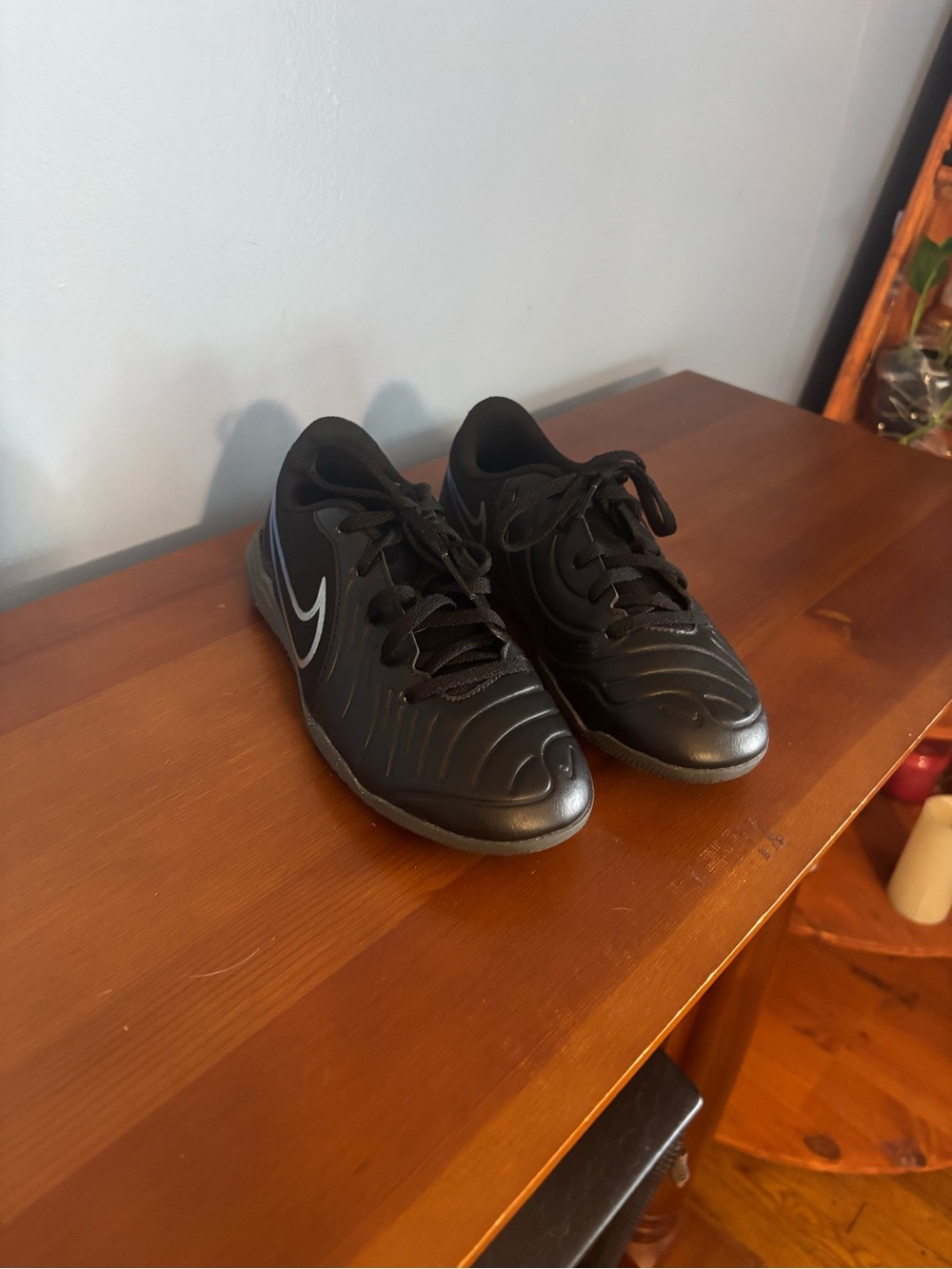 Nike Jr Tiempo Legend 10 Club IC Indoor Soccer Shoes - Youth 3Y NWOT